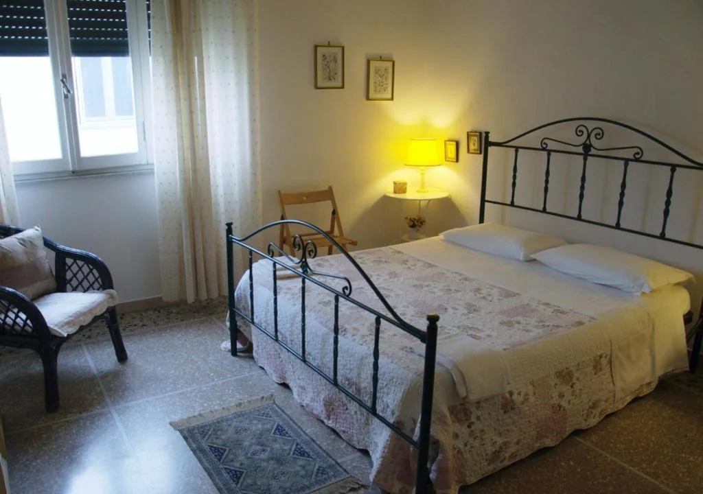 Camera Matrimoniale con Bagno in Comune — La Coccinella Guest House