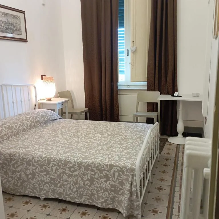 Camera Matrimoniale con Bagno in Comune — Le Camere di Maria