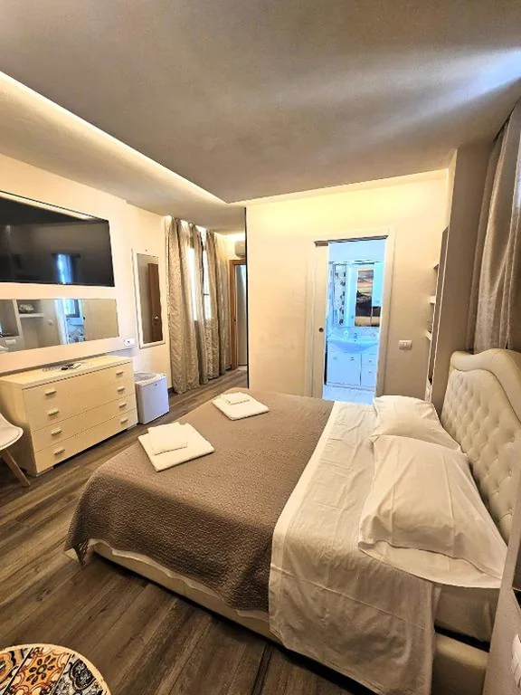 Camera Matrimoniale con Bagno Privato — Affittacamere Casa Brajan