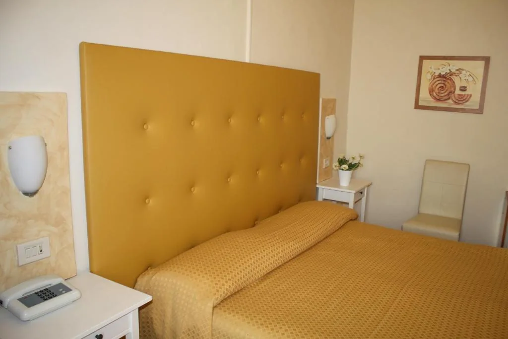 Double Room with Private Bathroom — Albergo Il Giglio