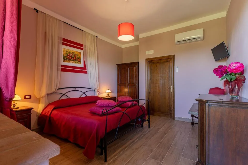 Double Room with Private Bathroom — B&B FONTERONCONE di KRYVUTA OKSANA