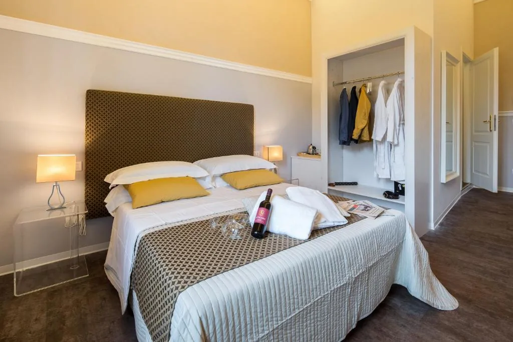 Double Room with Private Bathroom — B&B Residenza San Gallo 79