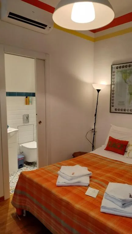 Double Room with Private Bathroom — BB Tre Gigli Firenze stazione, via Palazzuolo 55