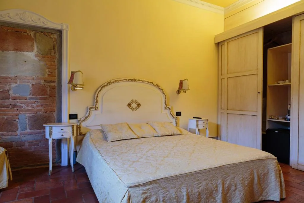 Double Room with Private Bathroom — Casa Leopardi