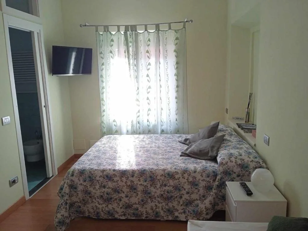 Double Room with Private Bathroom — Casa Stella