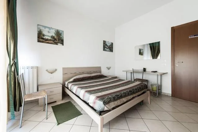 Camera Matrimoniale con Bagno Privato Esterno — Affittacamere Scotto