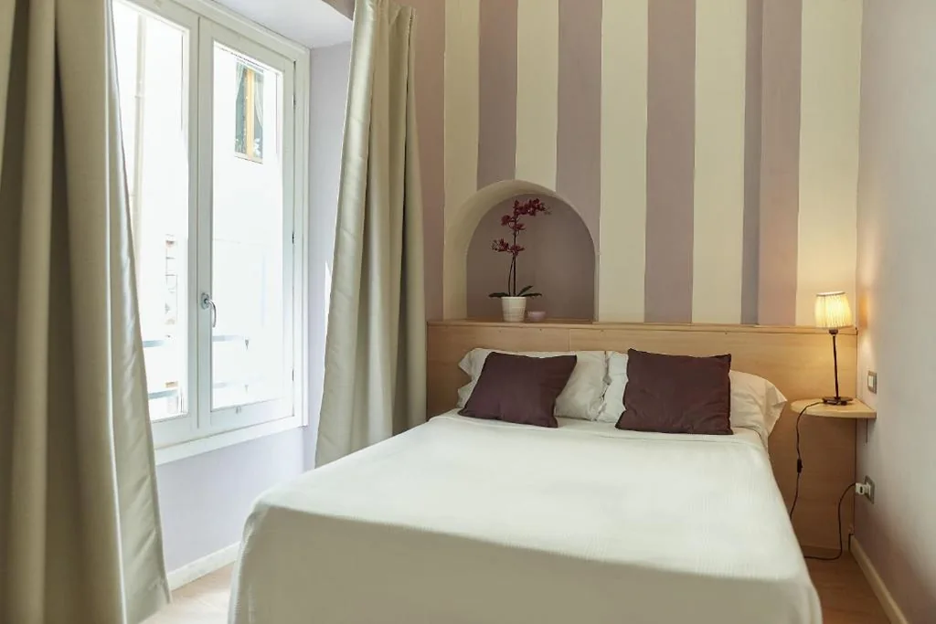 Double Room with External Private Bathroom — B&B Di Piazza Del Duomo