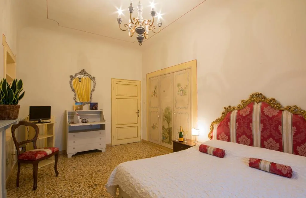Double Room with External Private Bathroom — B&B Pantaneto – Palazzo Bulgarini