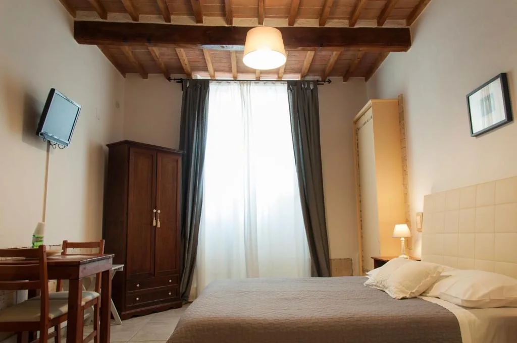Camera Matrimoniale con Bagno Privato Esterno — Bed & Tower