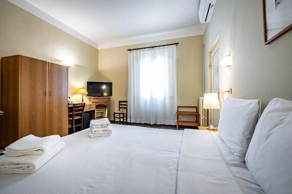 Camera Matrimoniale con Bagno Privato Esterno — Bellevue House Affittacamere