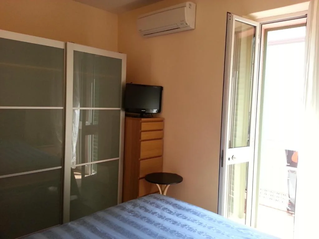Double Room with Private External Bathroom and Balcony — Burlamacco Gold