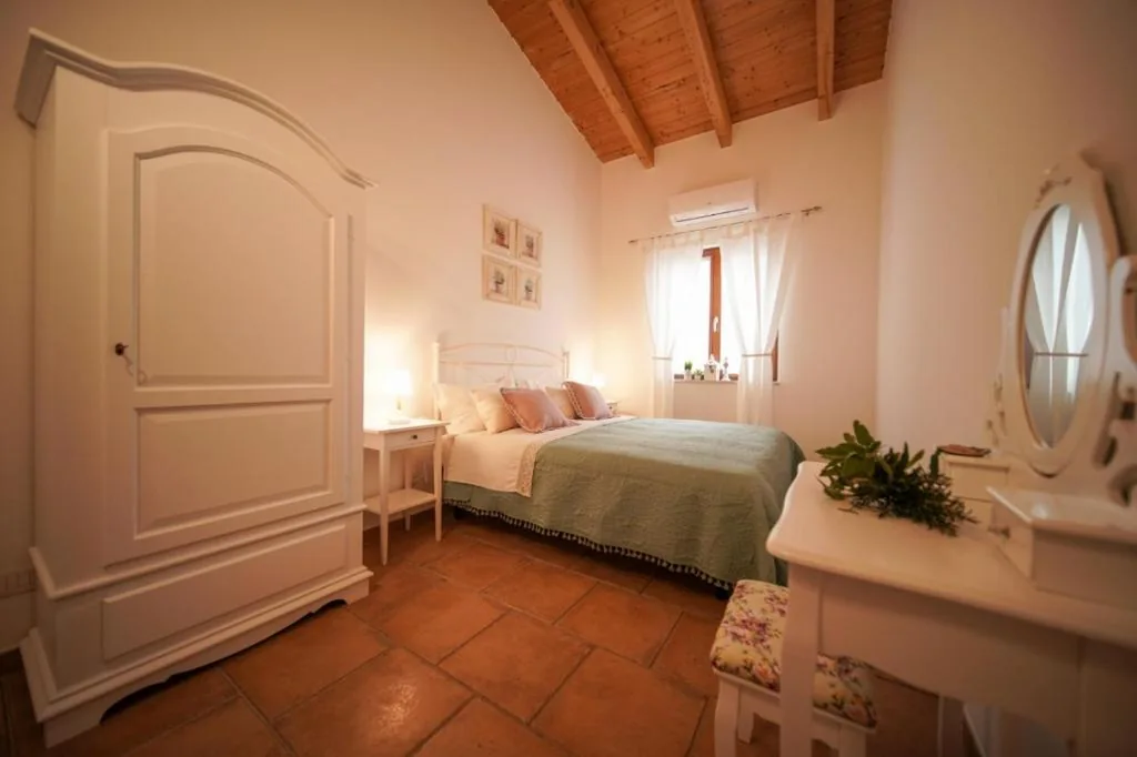 Camera Matrimoniale con Bagno Privato Esterno — Fonte Murata B&B