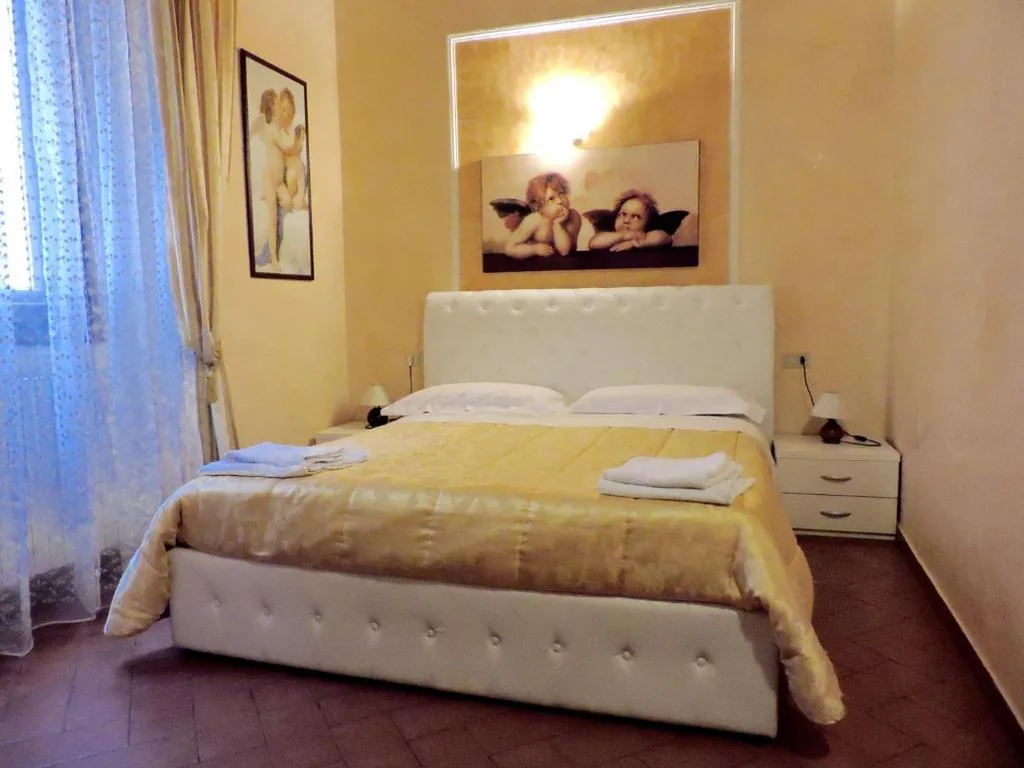 Camera Matrimoniale con Bagno Privato Esterno — Katti House – Florence’s center