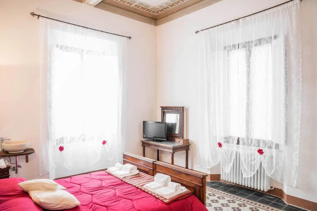 Double Room with External Private Bathroom — La Chicca B&B Siena