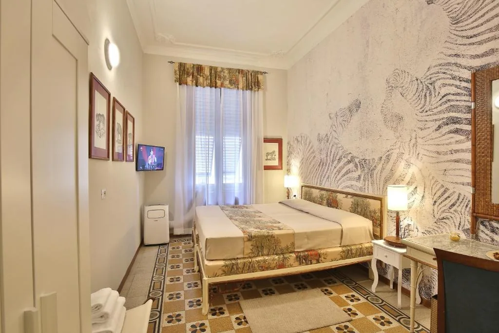 Camera Matrimoniale con Bagno Privato Esterno — MADAMA GUEST HOUSE