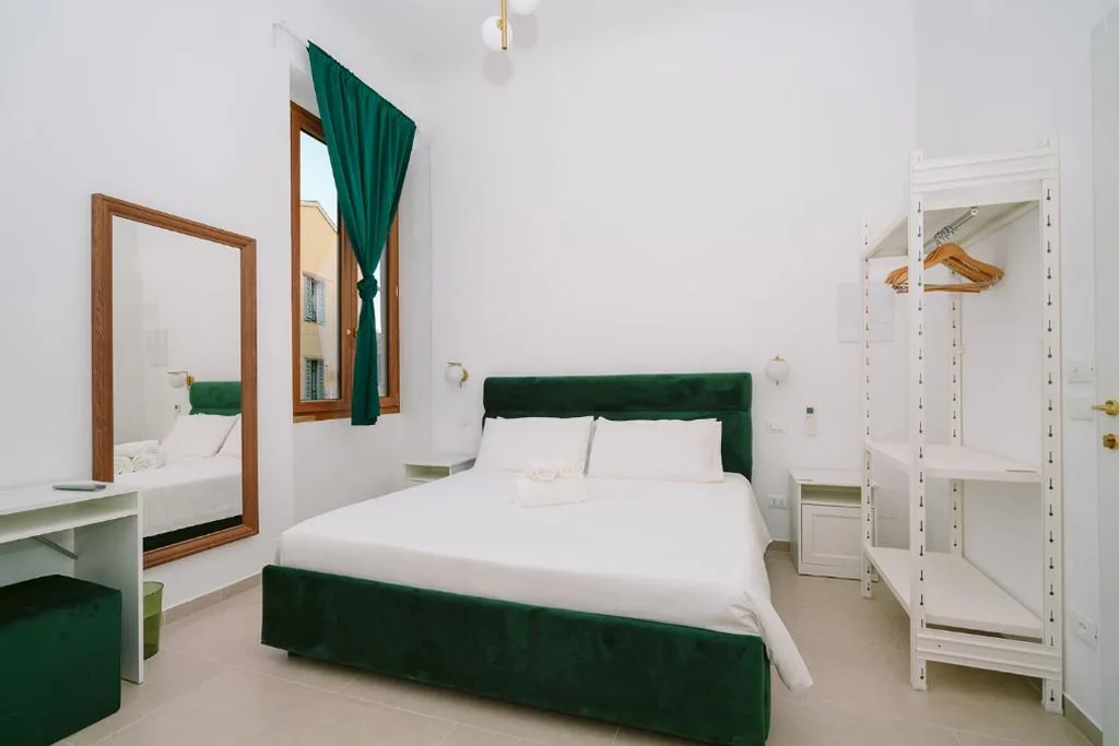 Camera Matrimoniale con Bagno Privato Esterno — Opera House Florence
