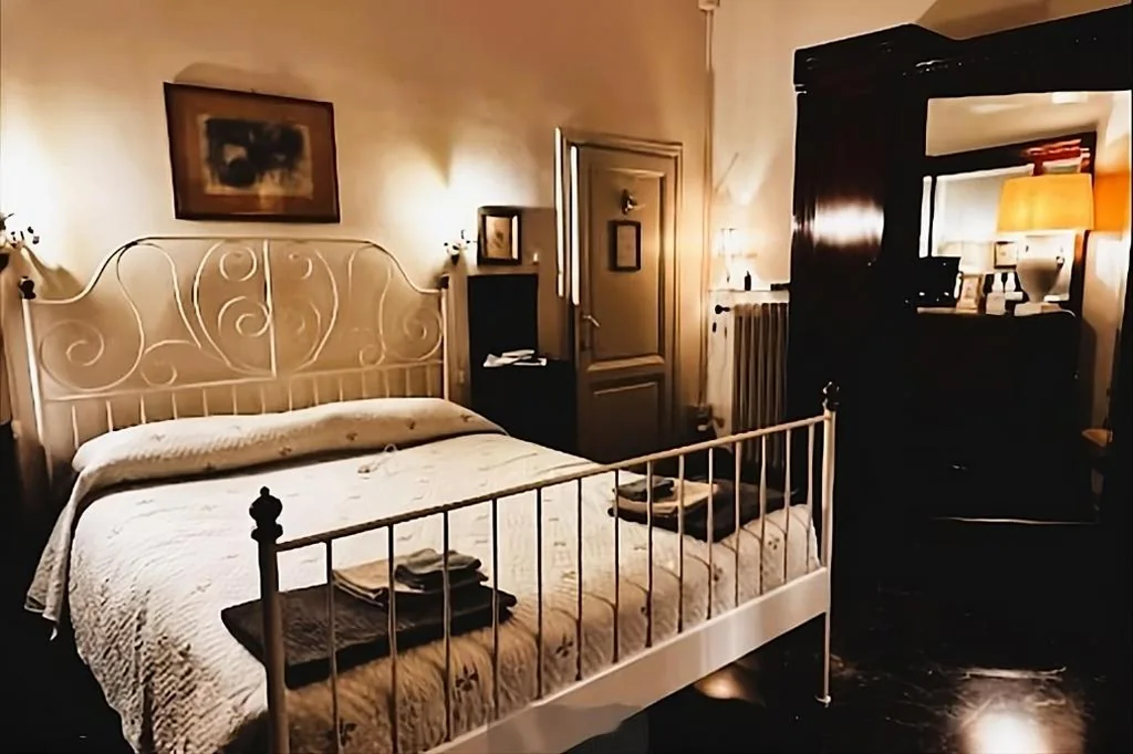 Double Room with External Private Bathroom — Rooms by Anna