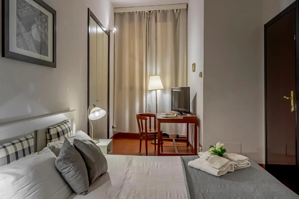 Camera Matrimoniale con Bagno Privato Esterno — Santa Croce Exclusive