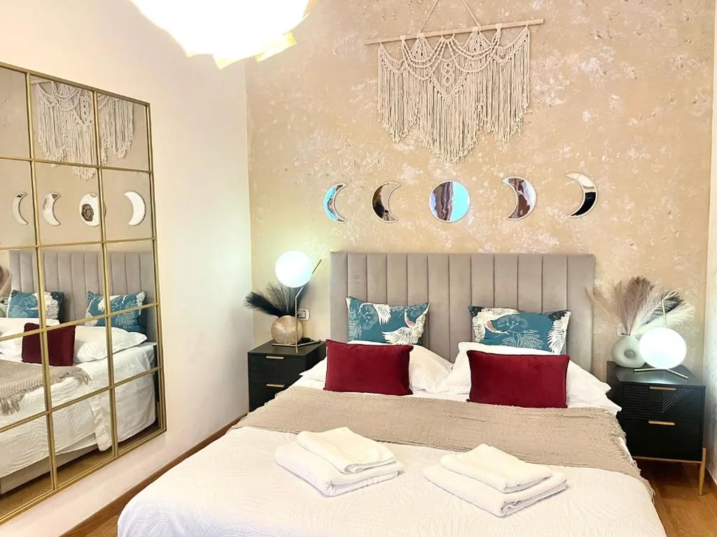 Camera Matrimoniale con Bagno Privato Esterno — The Smallest Hostel of Florence