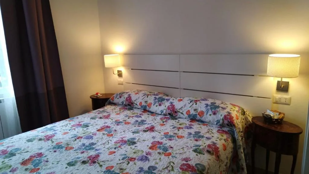 Double Room with Private Bathroom — Francarooms