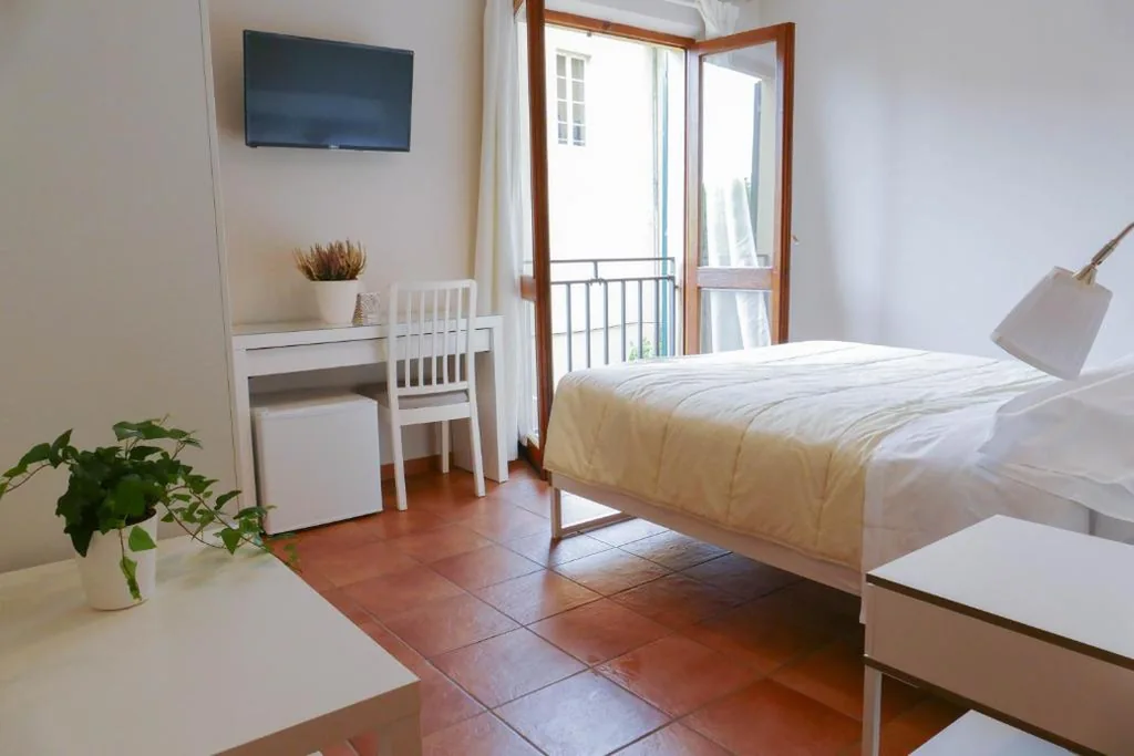 Double Room with Private Bathroom — Gialel Pisa Guest House