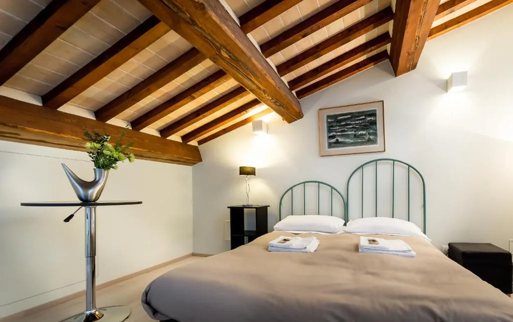 Double Room with Private Bathroom — Guesthouse Via Di Gracciano – Adults Only