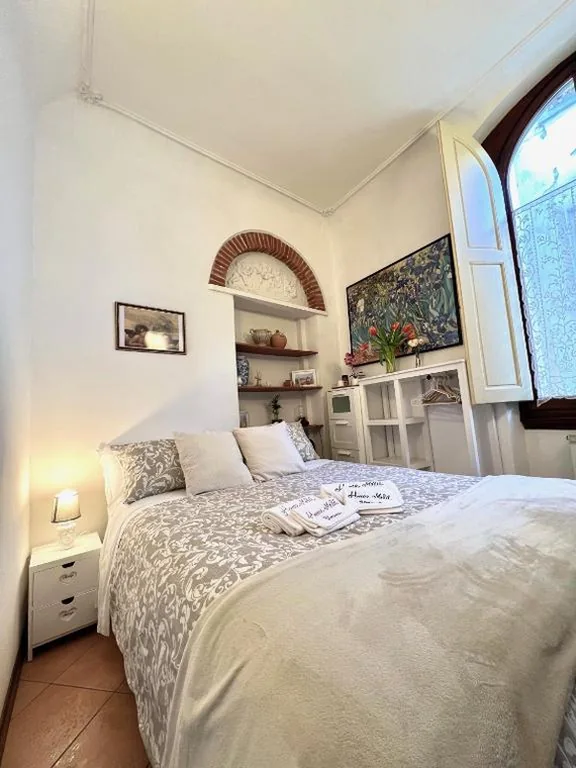 Double Room with Private Bathroom — Home Milù – Milù Holidays Firenze