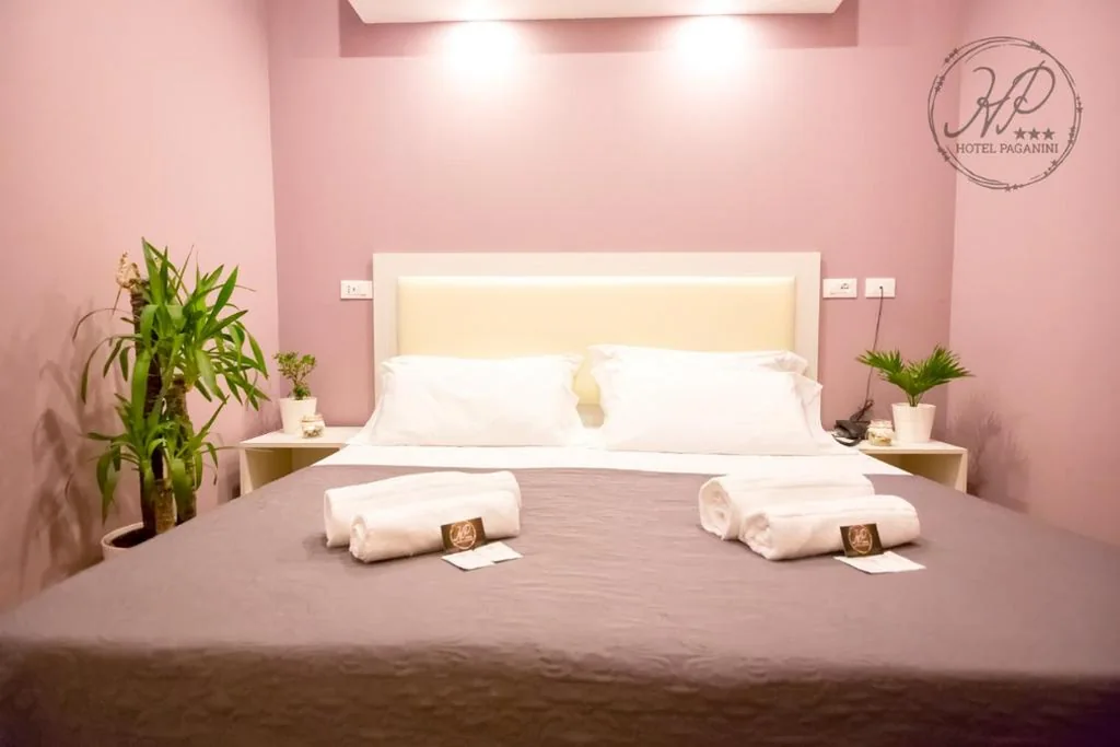 Double Room with Private Bathroom — Hotel Paganini