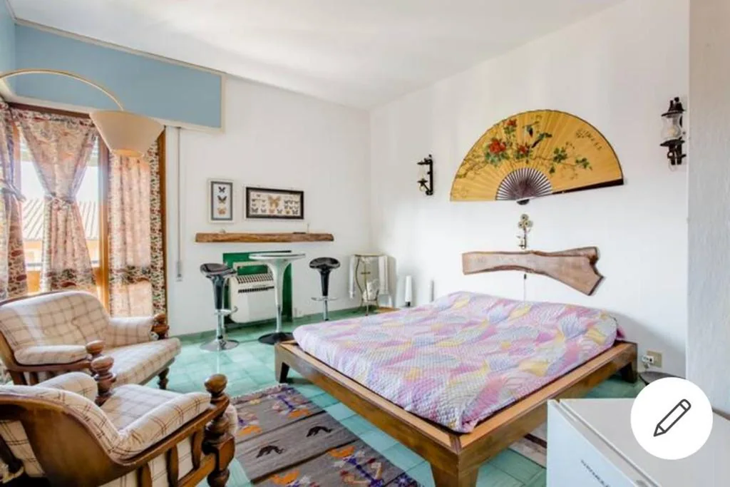 Double Room with Private Bathroom — Il semaforo Una o due camere matrimoniali con bagno a pochi passi dal centro Pietrasanta, con Wi-Fi