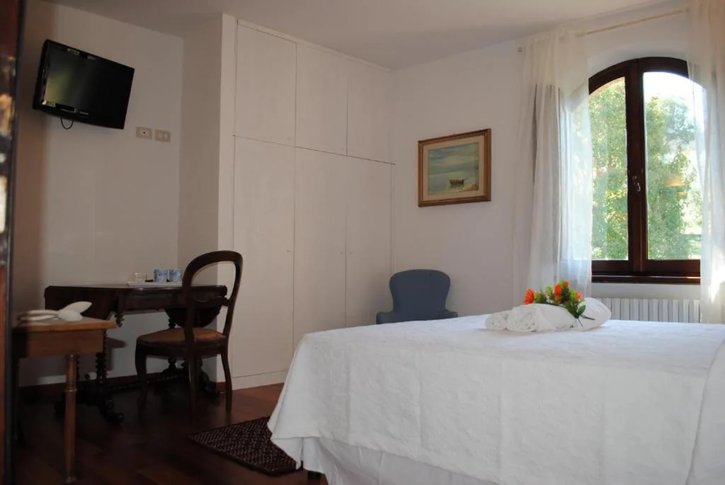 Camera Matrimoniale con Bagno Privato — La Casa dei Vezzi