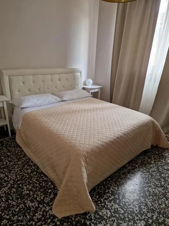 Double Room with Private Bathroom — Le logge
