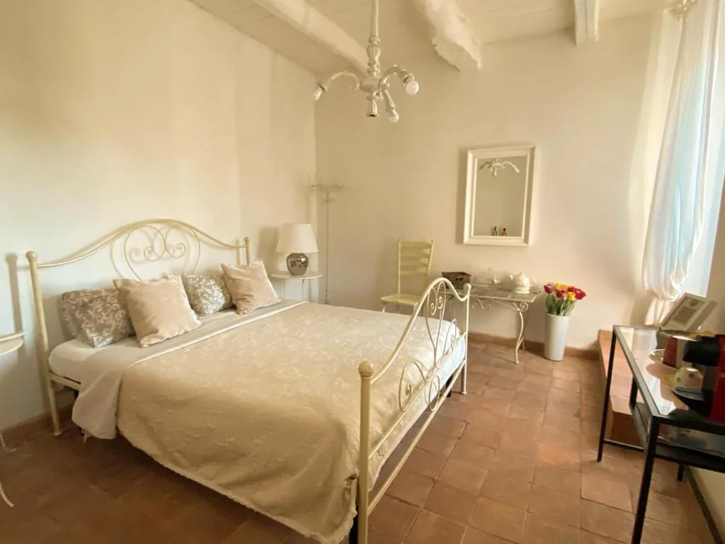 Camera Matrimoniale con Bagno Privato — Pietrasanta
