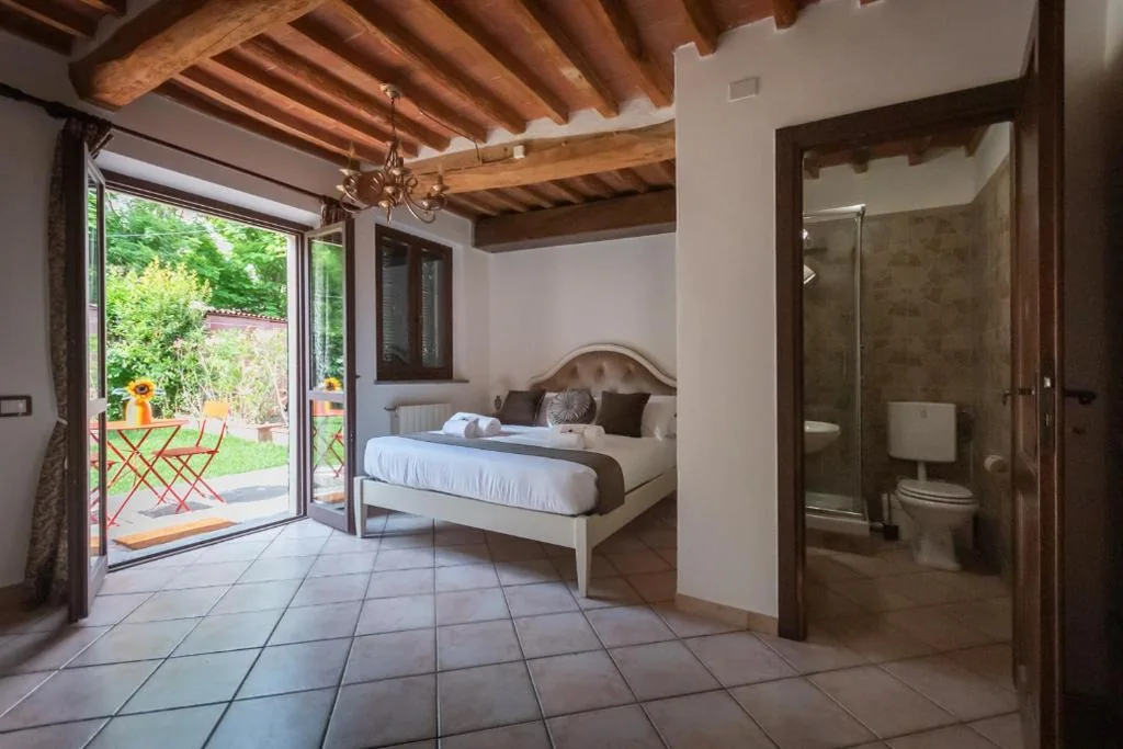 Double Room with Private Bathroom — Regina Rooms Pisa
