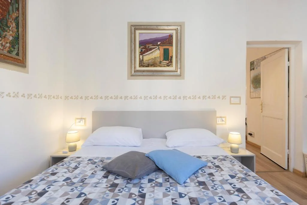 Double Room with Private Bathroom — Residenza Portoferraio
