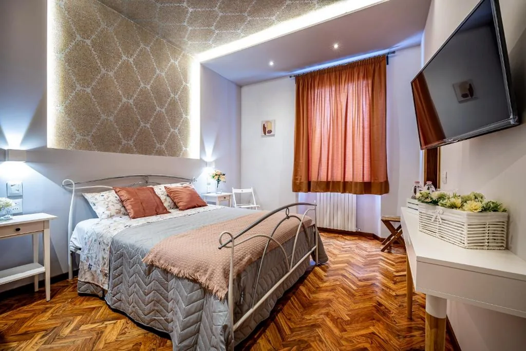 Camera Matrimoniale con Bagno Privato — Sabry Home Florence Guest House Affittacamere
