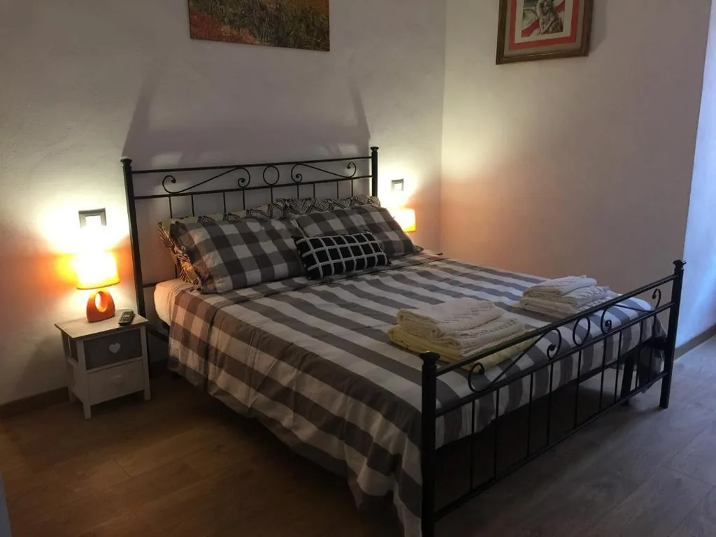 Double Room with Private Bathroom — Salicotto 56