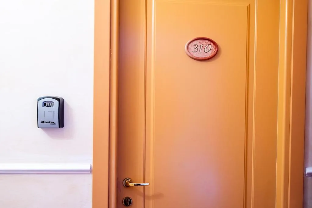 Double Room with Private Bathroom — SMN Suites