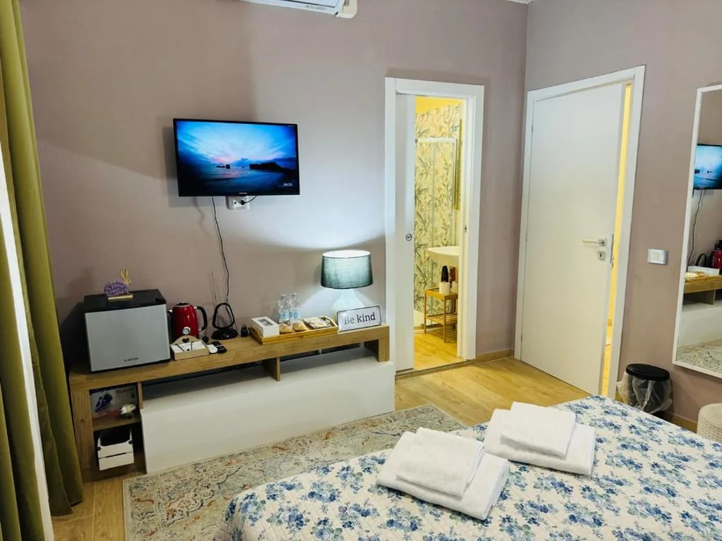 Camera Matrimoniale con Bagno Privato — The Galaxy House