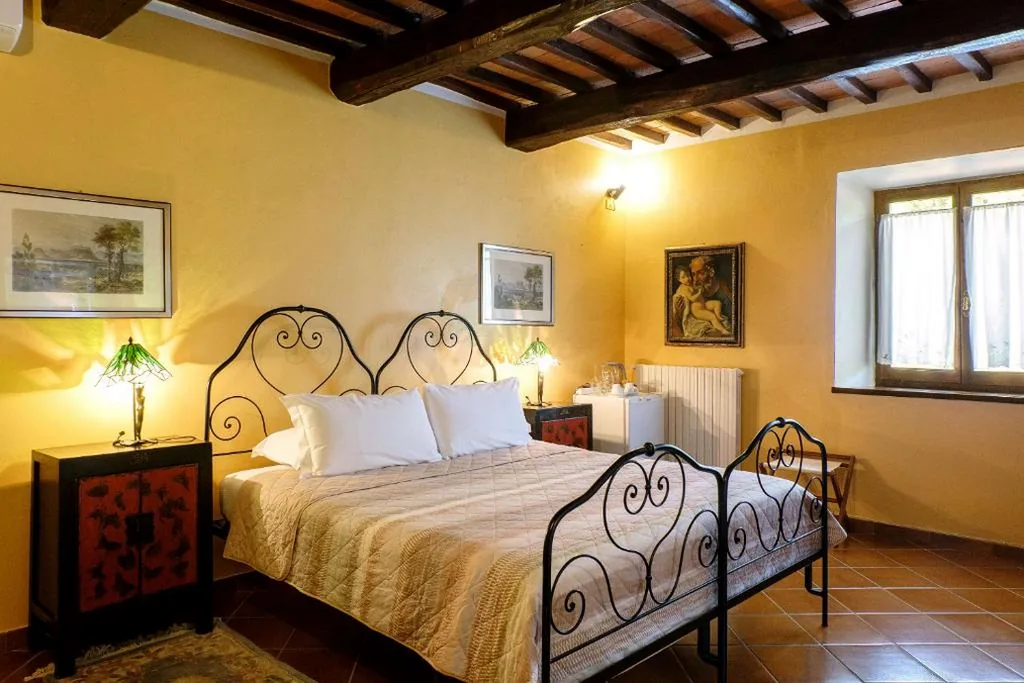 Double Room with Private Bathroom — Villa Chiccheio Rooms