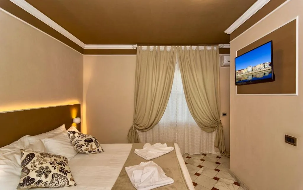 Camera Matrimoniale con Bagno Privato — Villa Martina Classic & Luxury Room