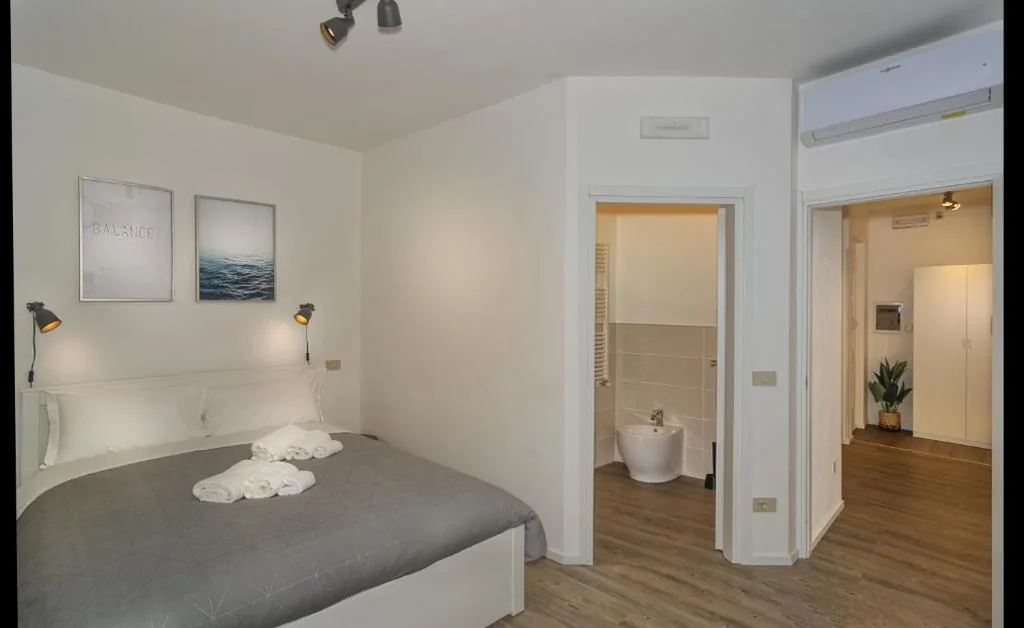 Double Room with Balcony — Affittacamere L’APPRODO