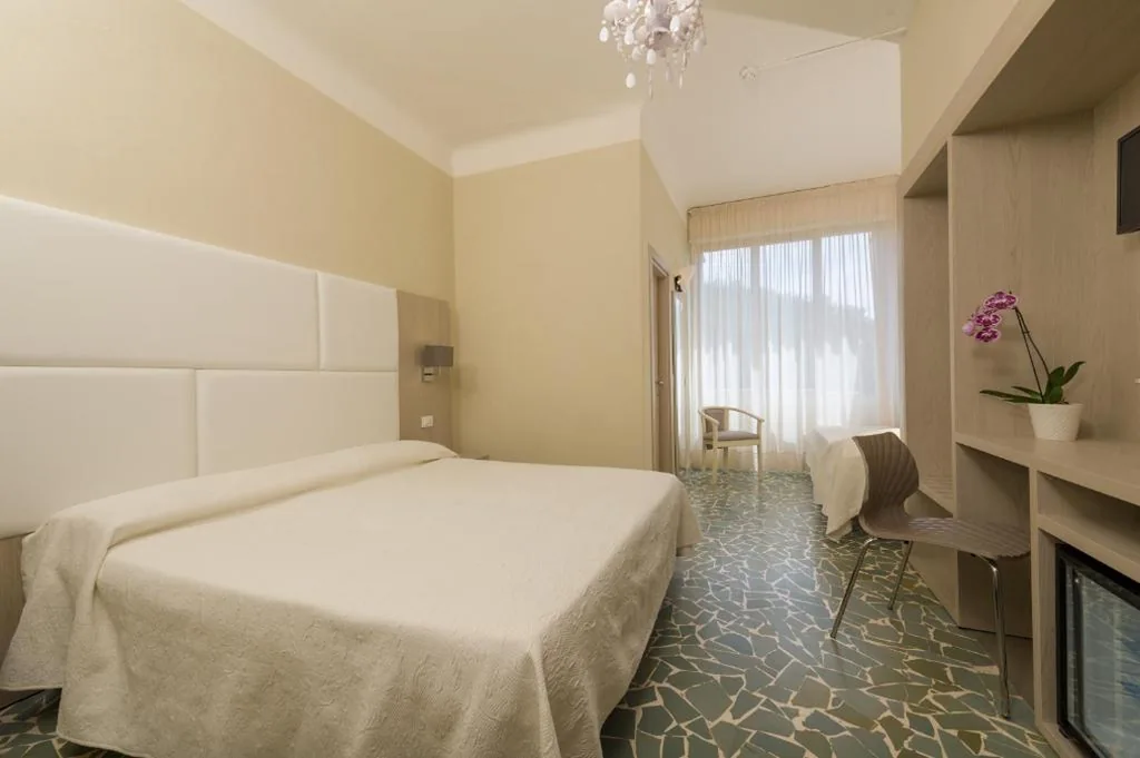 Camera Matrimoniale con Balcone — Albergo Battelli Only Adults