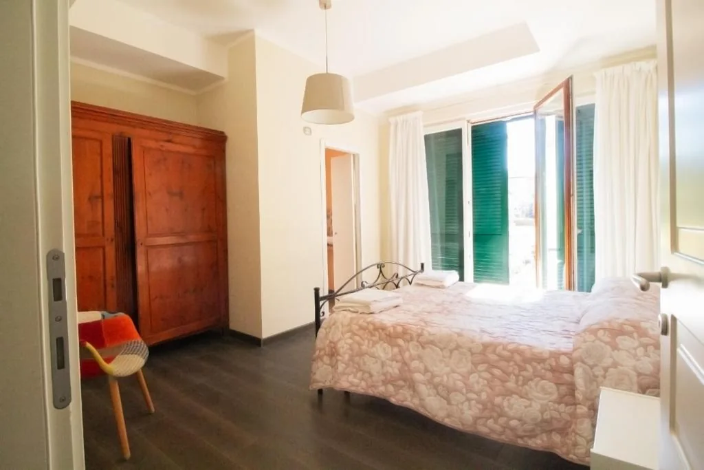 Camera Matrimoniale con Balcone — B&B Le Mura