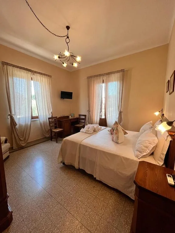 Camera Matrimoniale con Balcone — BnB Villa Melany vicino Centro