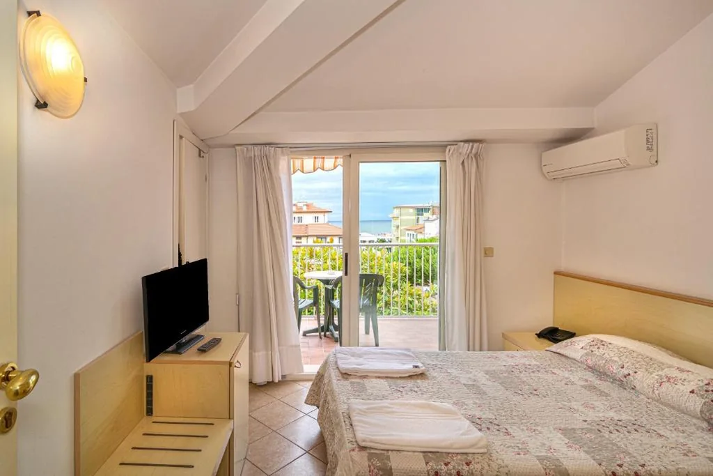 Double Room with Balcony and Sea View — Florentia Hotel