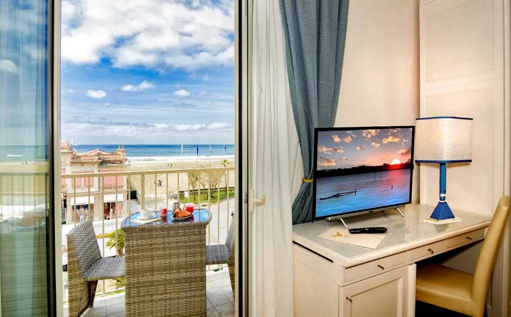 Camera Matrimoniale con Balcone e Vista Mare — Hotel La Pace