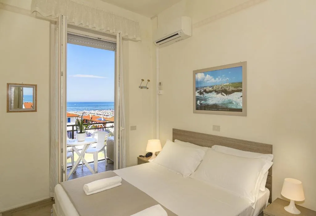 Camera Matrimoniale con Balcone e Vista Mare — Hotel Lungomare