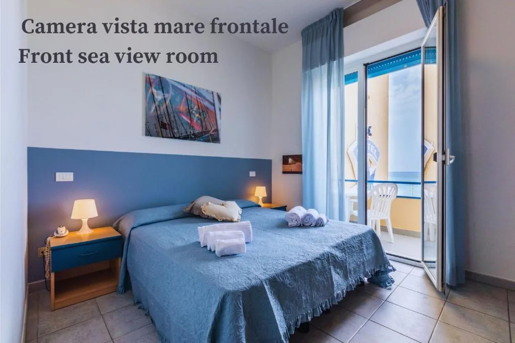 Camera Matrimoniale con Balcone e Vista Mare — Hotel Stella Marina