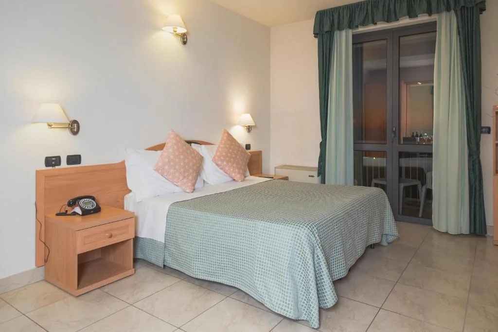 Camera Matrimoniale con Balcone — Hotel Bixio
