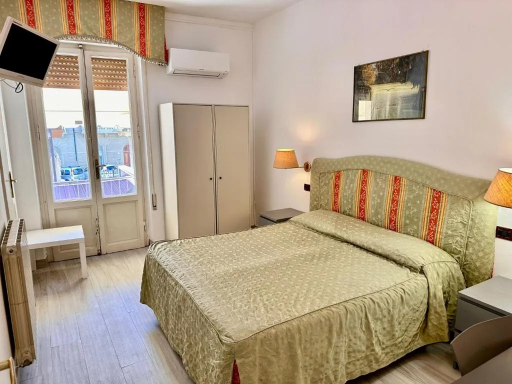 Camera Matrimoniale con Balcone — Hotel Ely